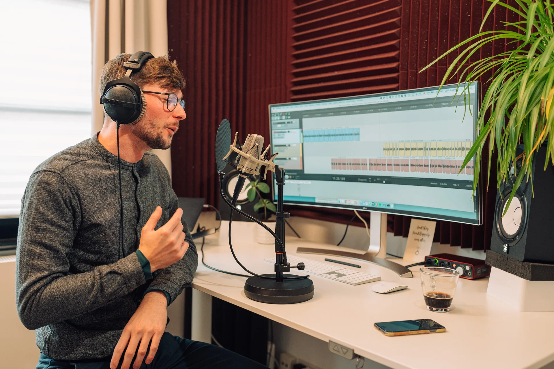 Homestudio van een voice-over — opnemen en editen, foto: Illias Teirlinck